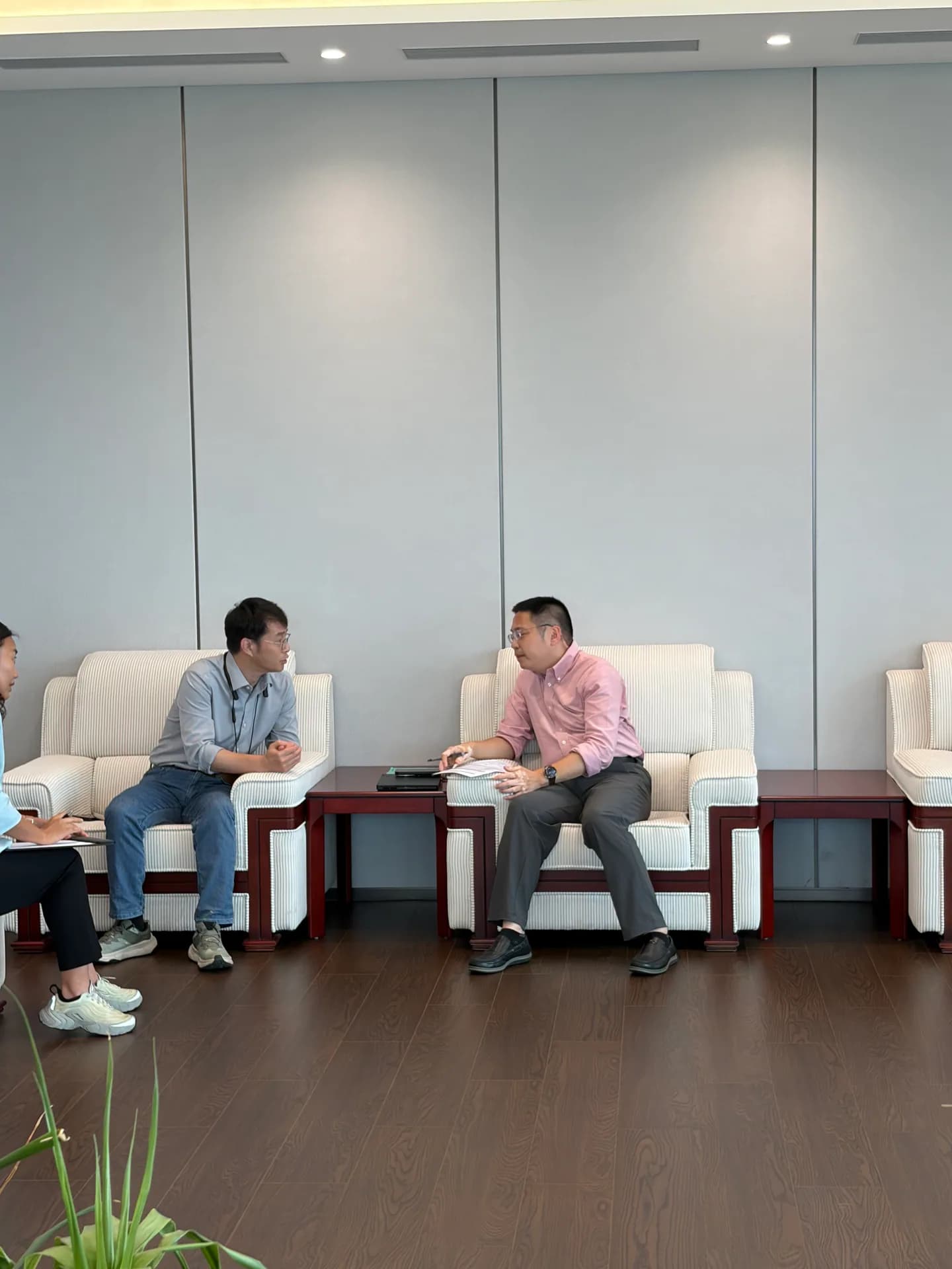 项目负责人和团队成员进行一对一深入沟通